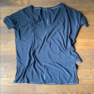 Lululemon hi/low workout top
